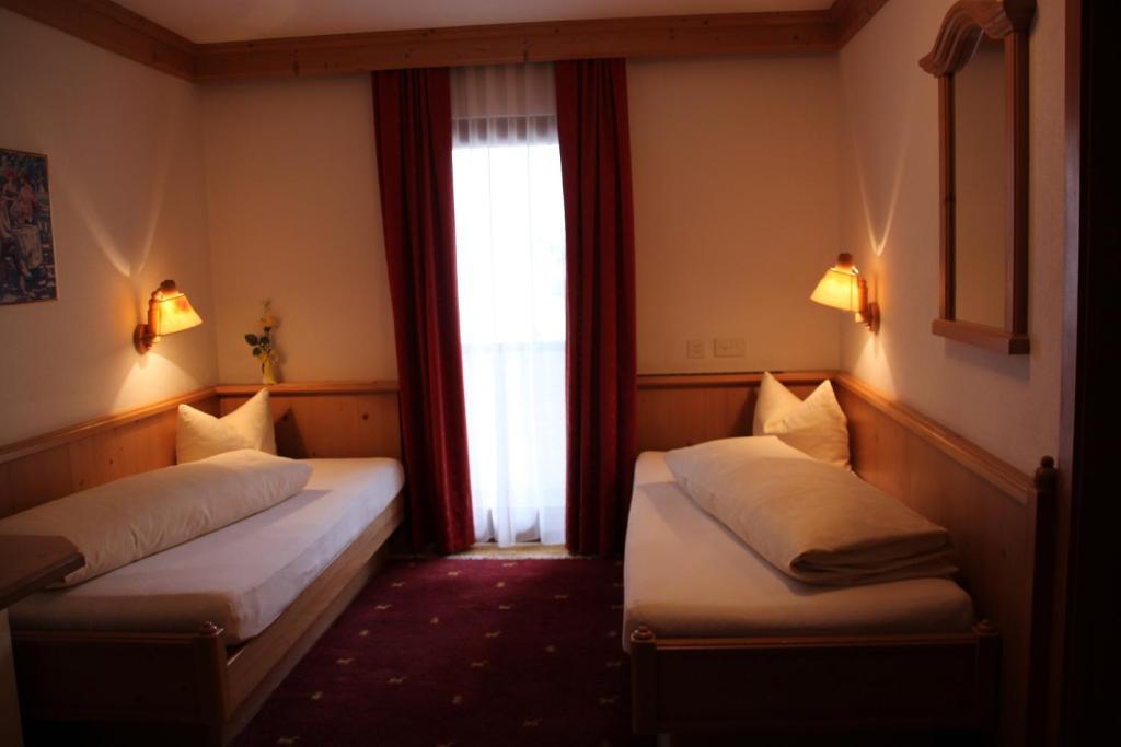 Hotel Camona & Apart Walserhof سامنون الغرفة الصورة